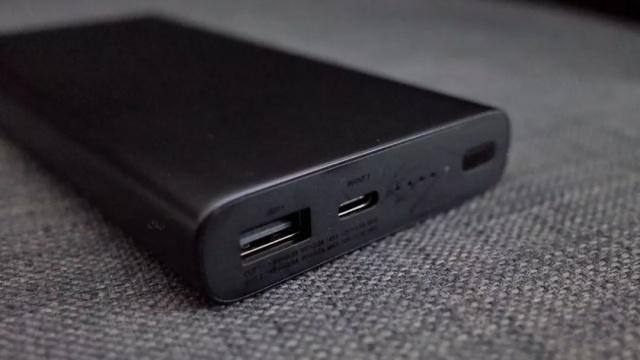 移动电源中的阿丽塔 小米无线充电宝开箱与上手使用感受